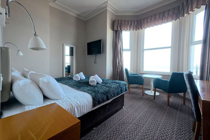Room 26 of 102