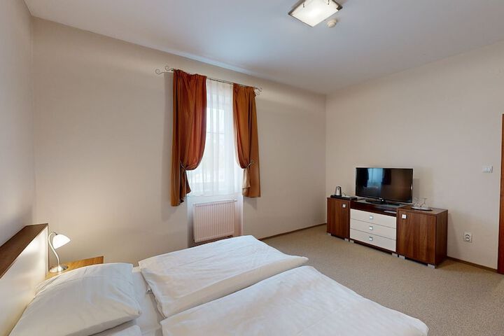 Room 6 of 35