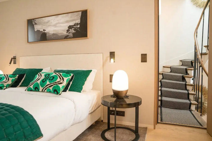 Room 3 of 18