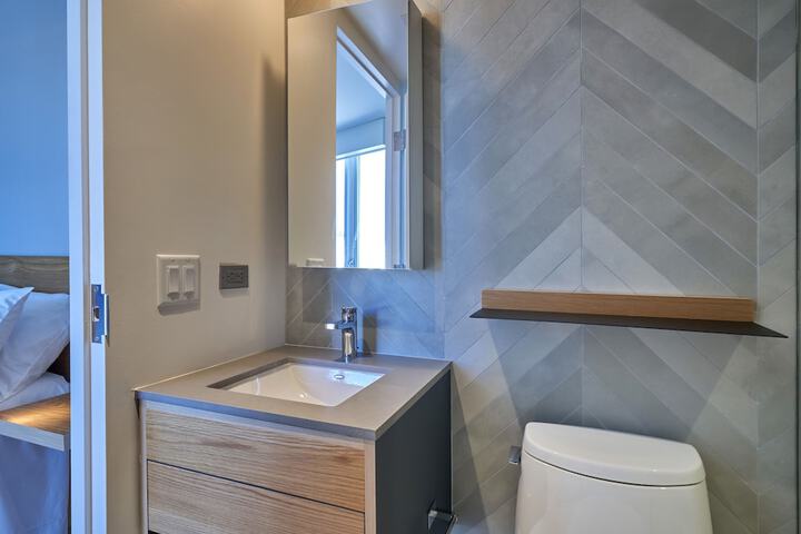 Bathroom sink