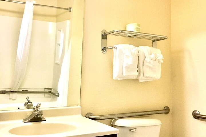 1 Queen Bed Mobility Accessible Roll in Shower (26 of 26)