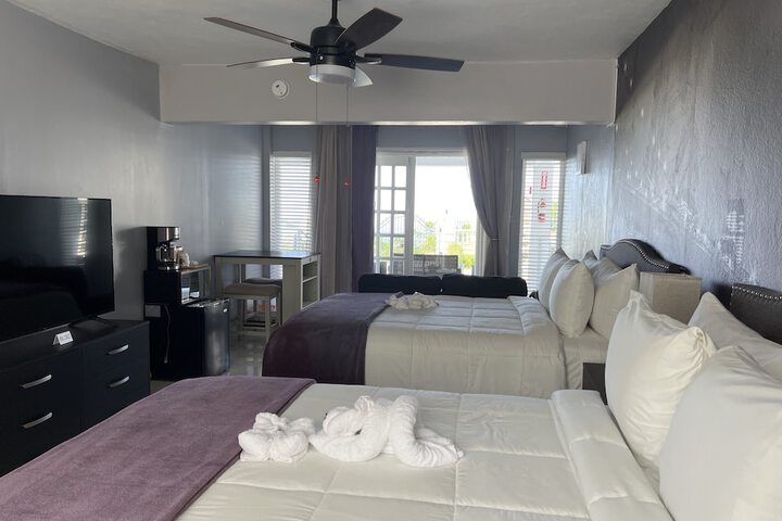 Room 6 of 28