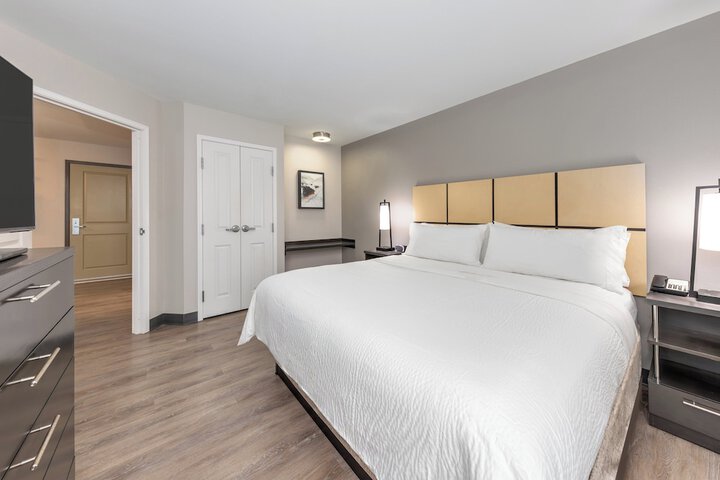 Room 11 of 34