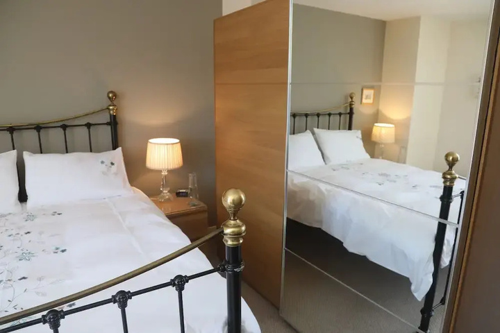 Room 5 of 15