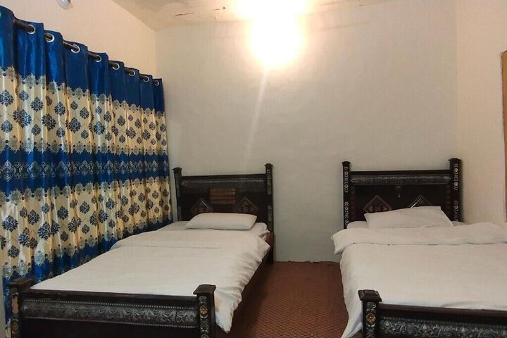 Room 6 of 18