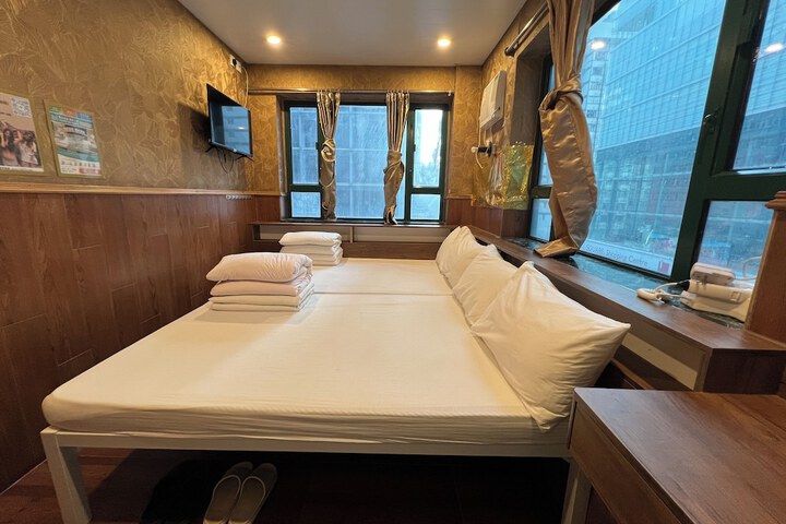 Room 6 of 21