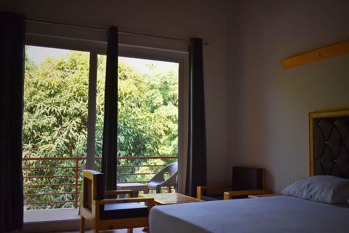 Room 4 of 63