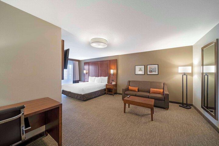 1 King Bed (3 of 34)