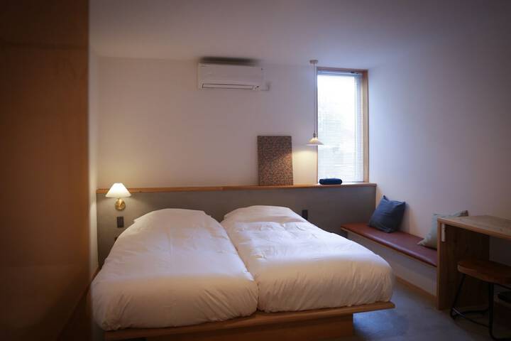 Room 14 of 34