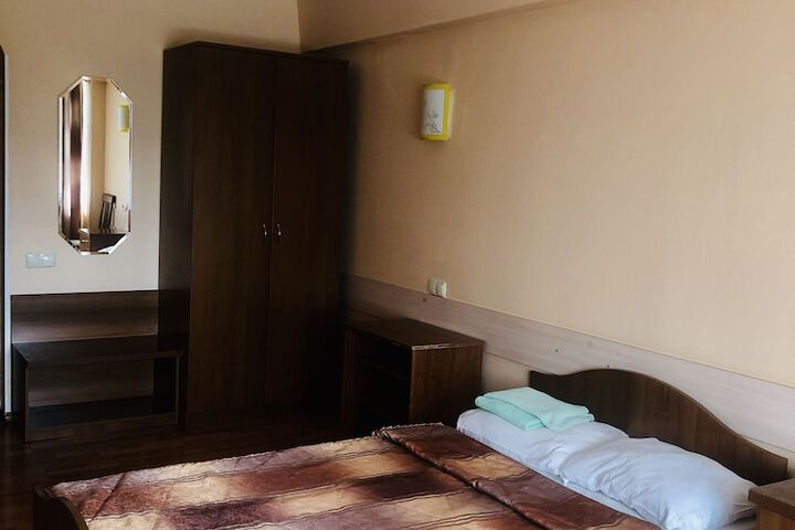 Room 6 of 34