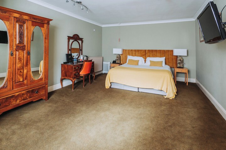 Room 28 of 43