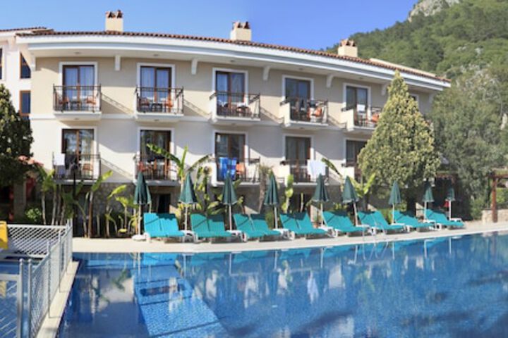 Hotel Pool