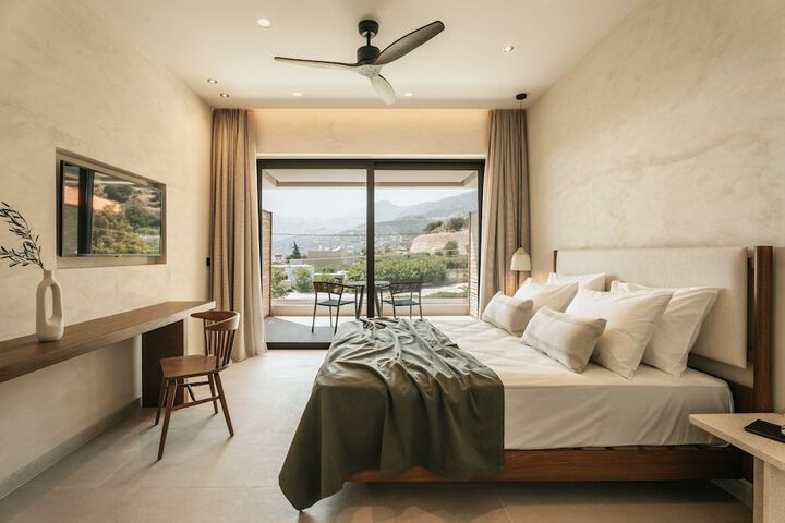 Room 4 of 42