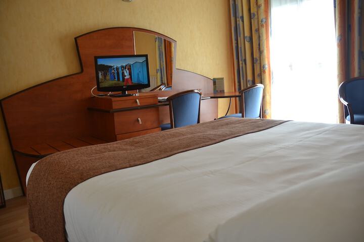 Room 5 of 19