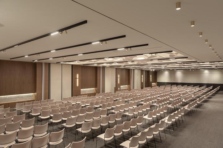 Business Center 321 of 357