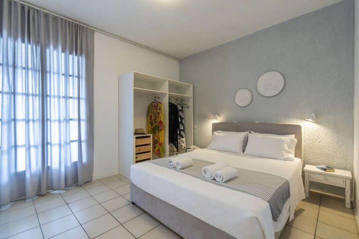 Room 3 of 53