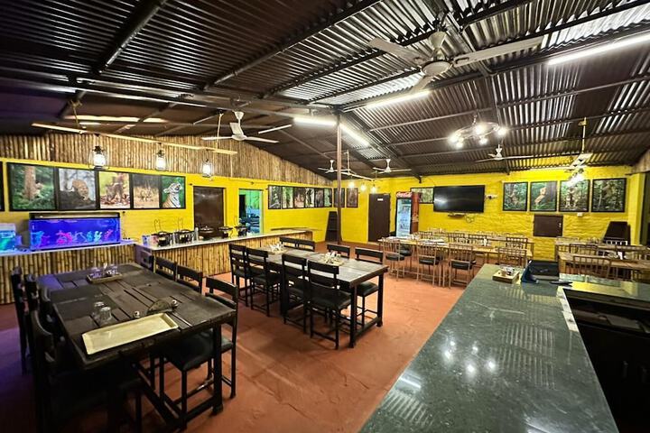 Dining 7 of 8