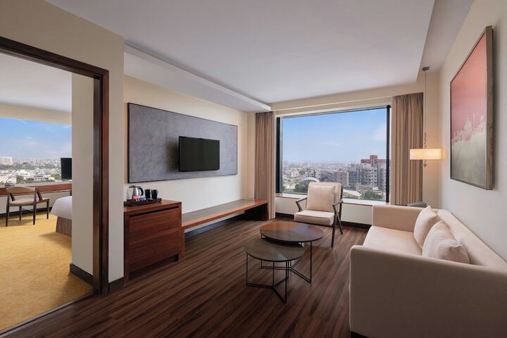 Room 27 of 77