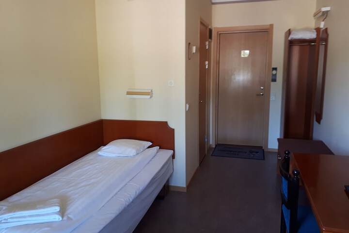 Room 3 of 28