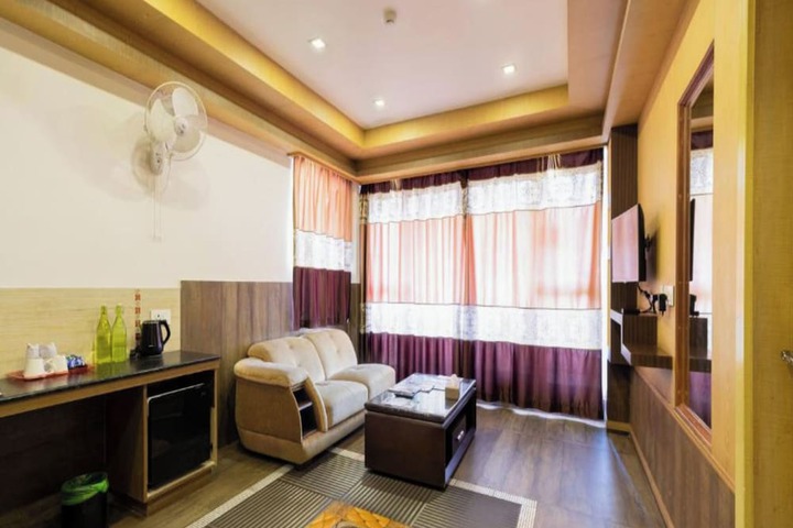 Room 15 of 94