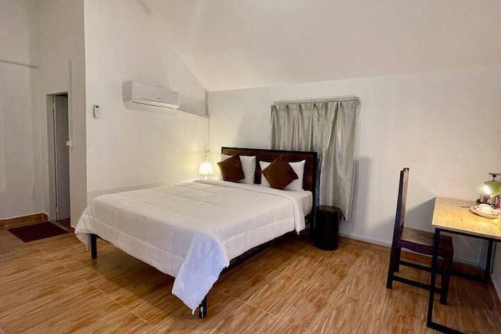 Room 8 of 151