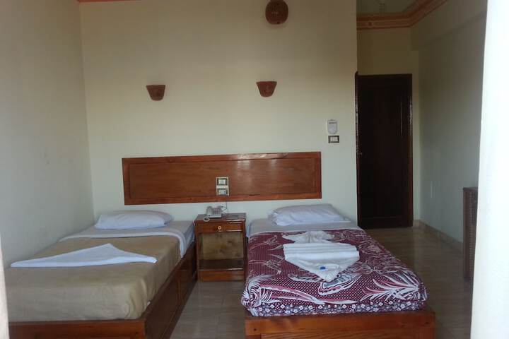 Room 10 of 85