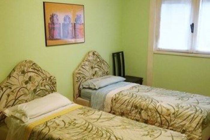 Room 7 of 8