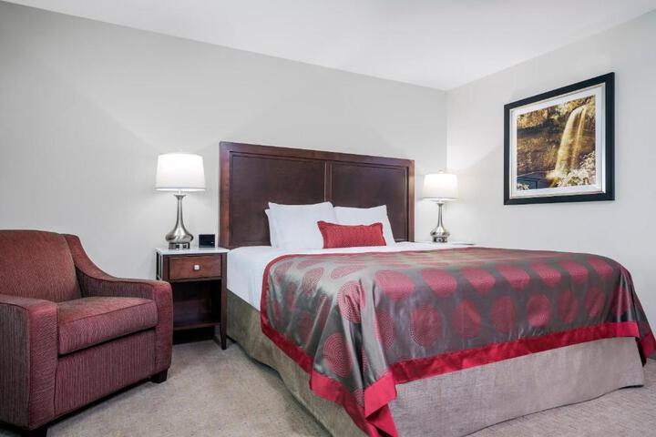 1 King Bed (12 of 12)