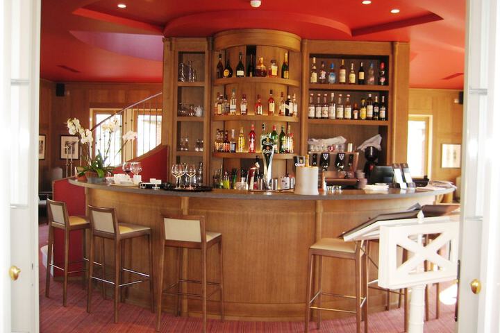 Lounge 52 of 62