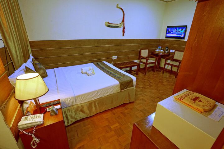 Room 32 of 153