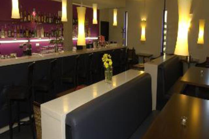 Lounge 6 of 23