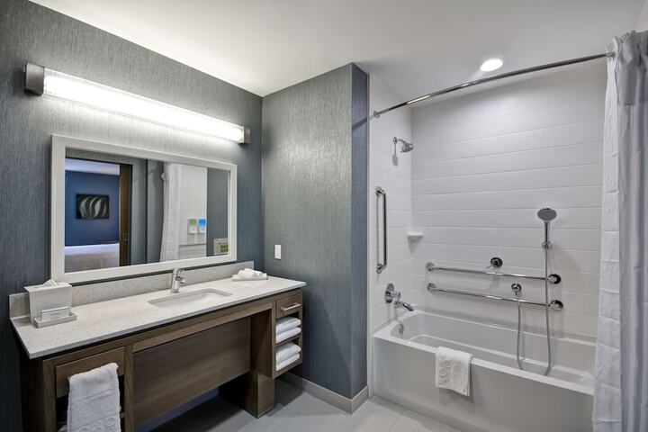 1 King Mobilty Hearing Accessible Roll in Shower Suite (10 of 17)