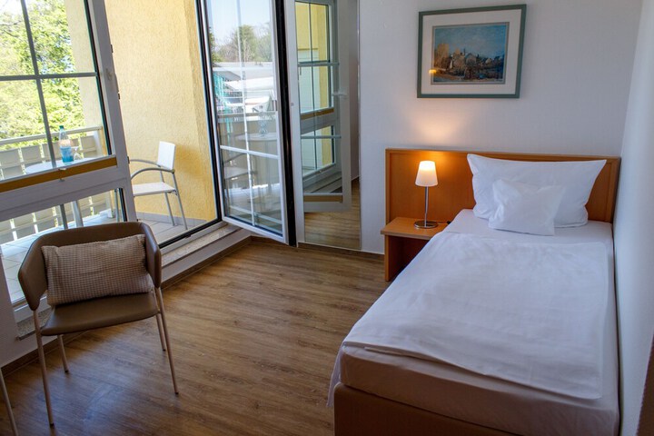 Room 4 of 86
