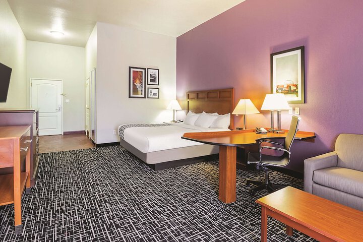 1 King Bed Accessible (8 of 25)