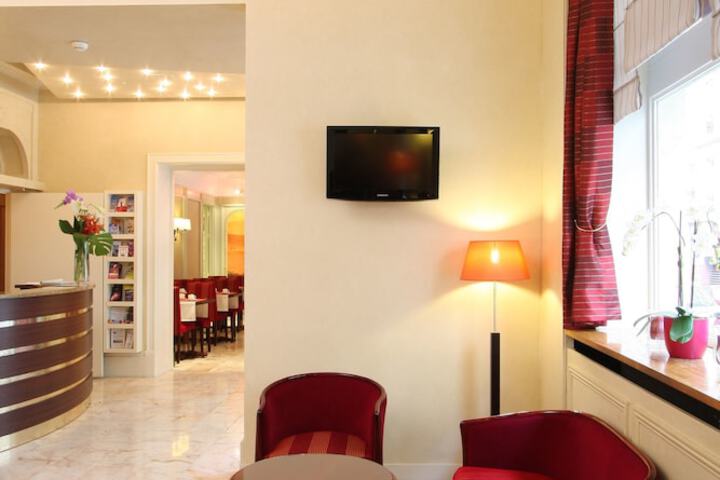 Entrance & Lobby