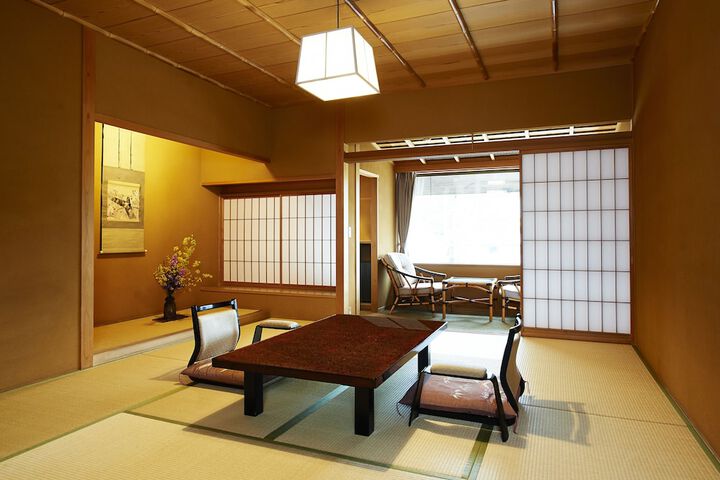 Room 8 of 118