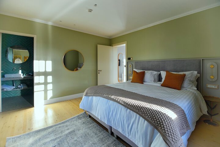 Room 6 of 30