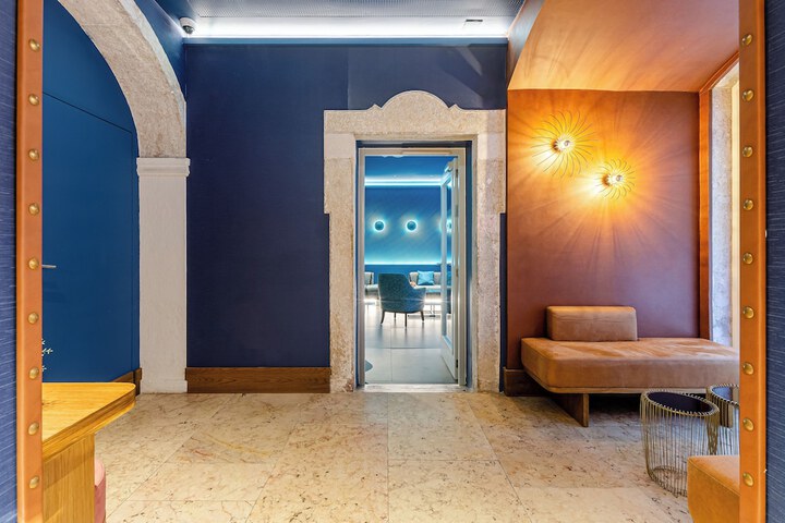 Hotel Lobby