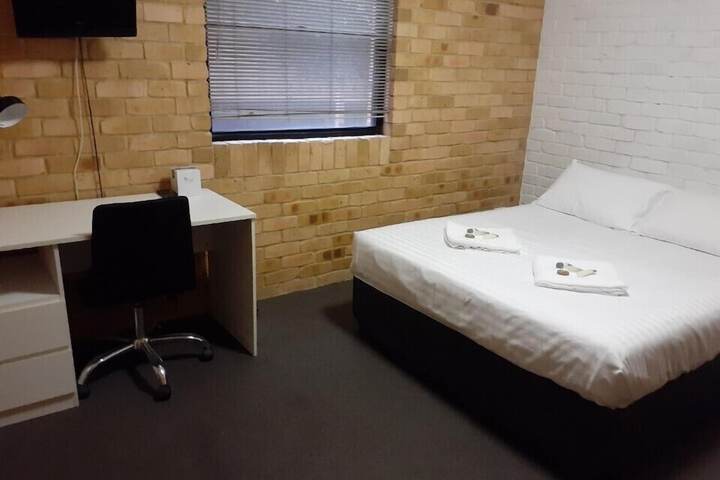 Room 12 of 32