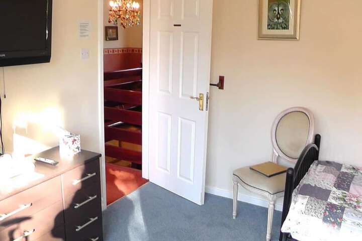 Room 6 of 10