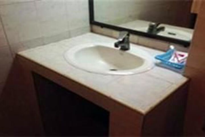 Room 2 of 39