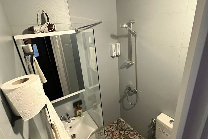 Room 21 of 36