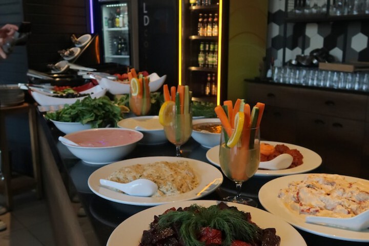 Dining 33 of 40