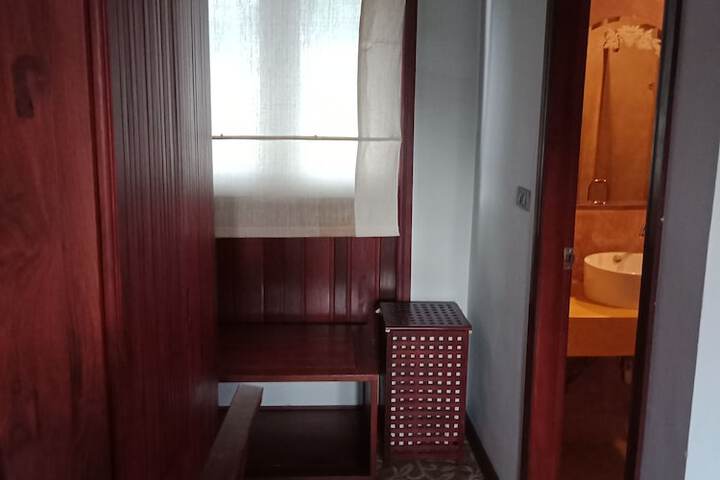 Room 18 of 48