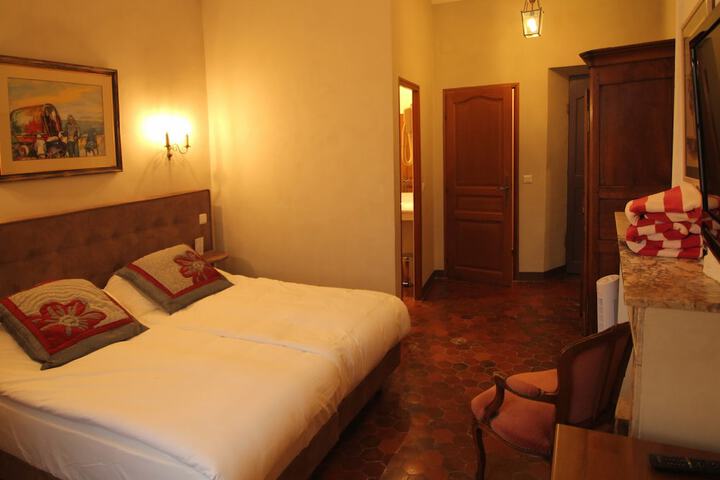 Room 22 of 64