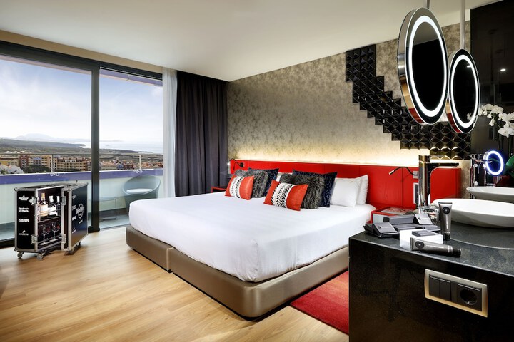 Room 18 of 140