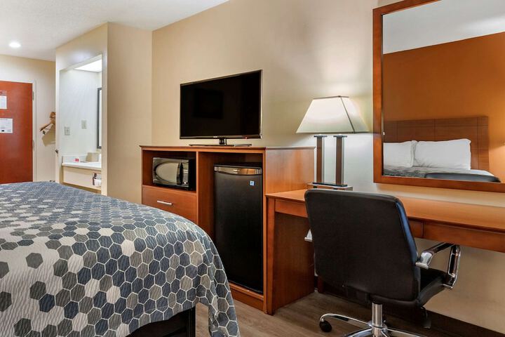 1 King Bed (7 of 7)