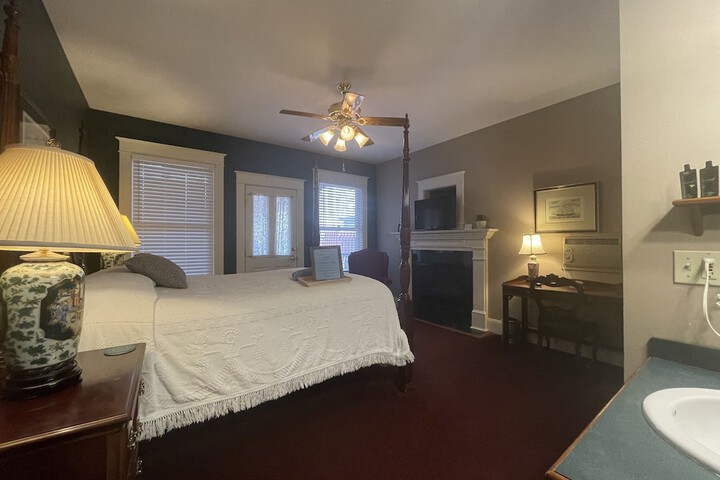 Room 32 of 67