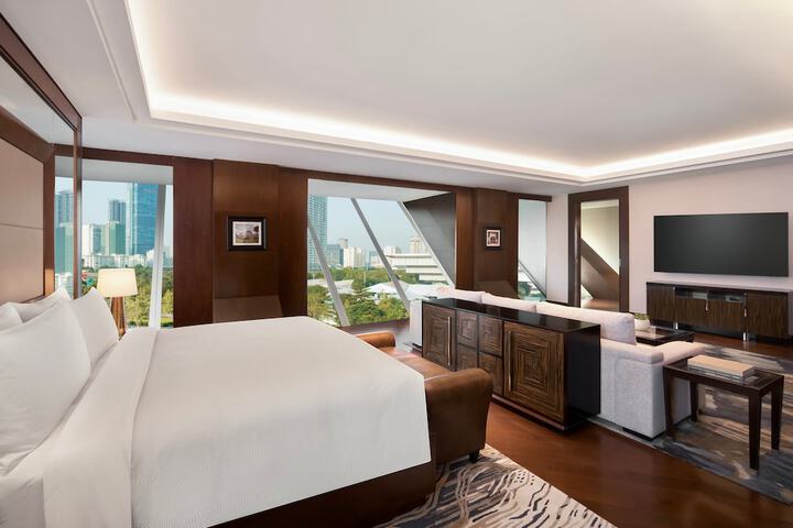 Room 32 of 176