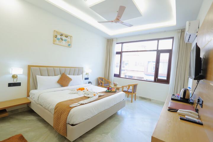 Room 28 of 63